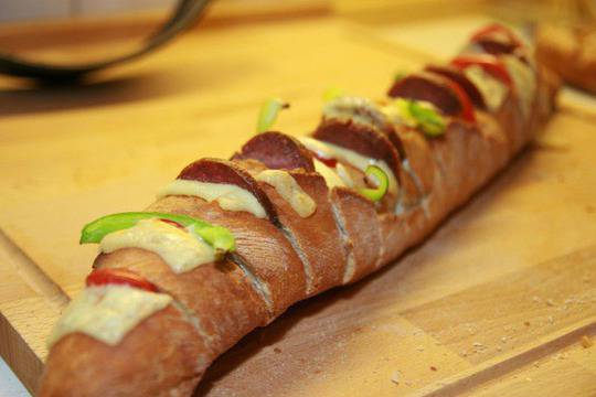 Багета с кашкавал и салам