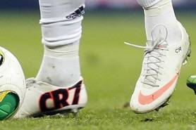 СНИМКИ: Новите пурпурни бутонки на Роналдо
