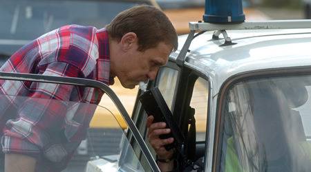 Трезвен шофьор блъсна пиян пешеходец в Септември