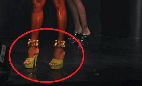 Шокираща снимка! Азис пак се изложи!