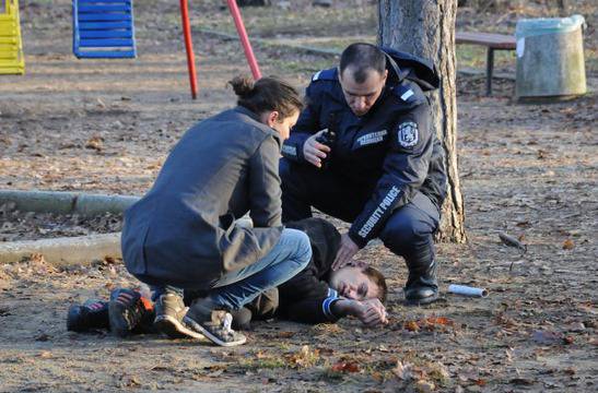 Наръган е фен след масово сбиване в Борисовата градина