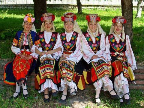 Конкурс за риза с българска бродерия