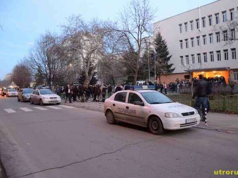 Пожар евакуира по тревога Европейското училище в Русе