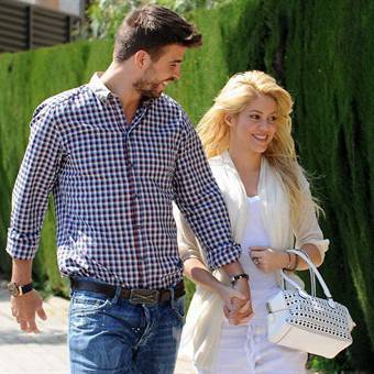 Шакира и Пике станаха родители на страхотно момченце!