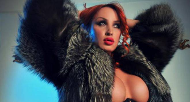 Поп-фолк певецът Денис стана жена