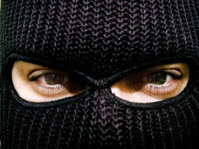 Въоръжени бандити откраднаха 100 бона в София