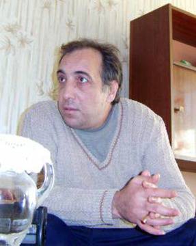 Канибал играе на карти и бие в Бургаско