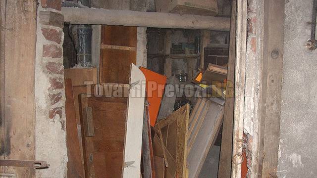 Хамали за почистване на тавани и мазета