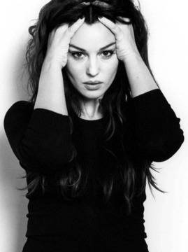 ОГРОМЕН ГАФ! Вижте какво направи Моника Белучи