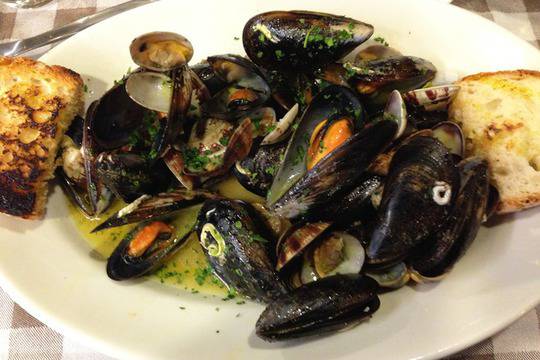 Миди с бяло вино