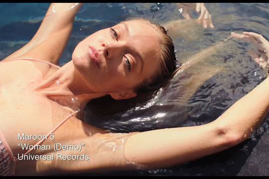 Мацки по бикини и Maroon 5