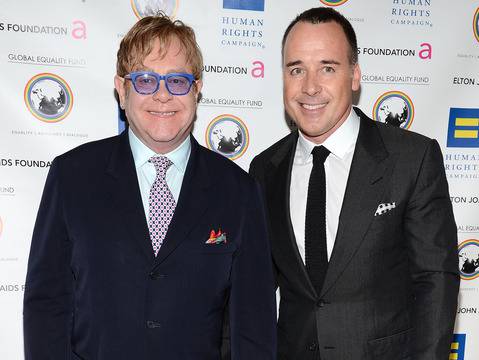 Елтън Джон показа новородения си син