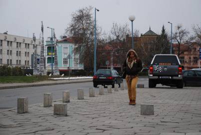 Опасват „Цар Борис III Обединител“ с луксозни антипаркинг колчета