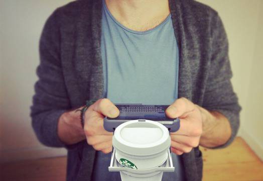 Uppercup – поставка за чаша за iPhone