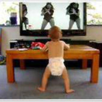 Сладки бебоци мятат дупета на известни парчета