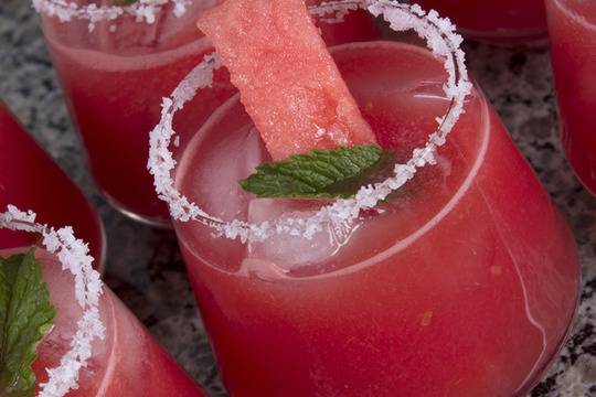 Свеж коктейл с диня здравословно