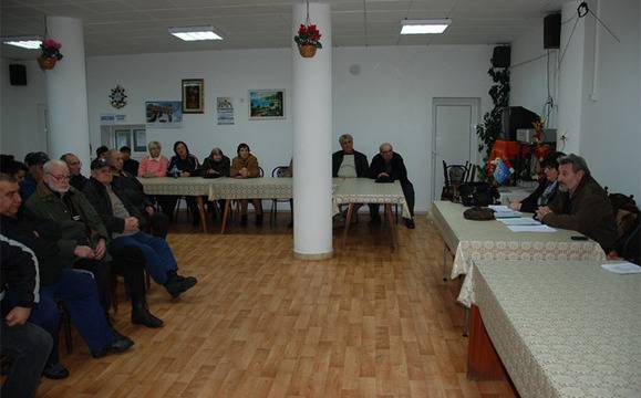 Нови автобуси и спортна площадка за жителите на Долно Езерово