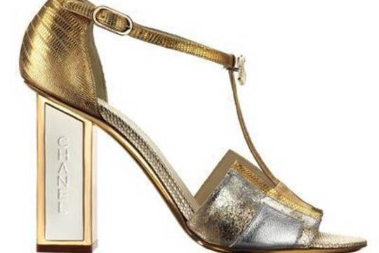 Цветните аксесоари на Chanel за пролетта