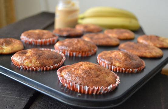БАНАНОВИ МЪФИНИ С ФЪСТЪЧЕНО МАСЛО