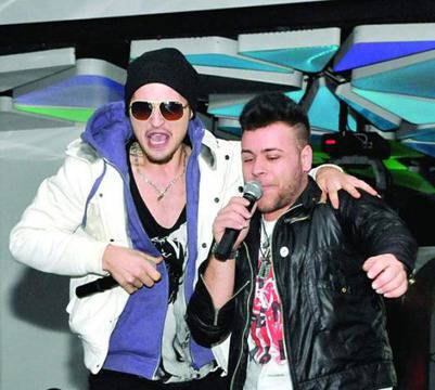 Съседи изселват Ангел и Моисей