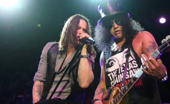 Китарата на Слаш разтърсва София