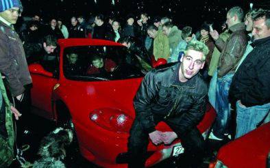 Метин ВЗРИВИ нета с разкритие за „Ферари“-то на Слави! (Видео)