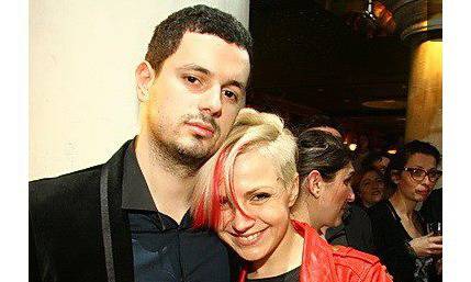 Виж кого изкопира Поли Генова! (Снимки)