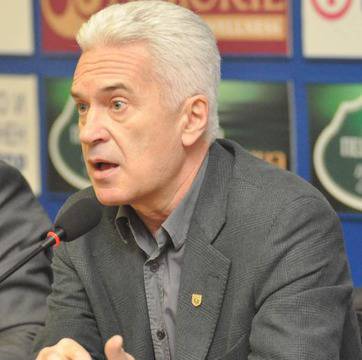 Волен скочи на Дейвид Камерън