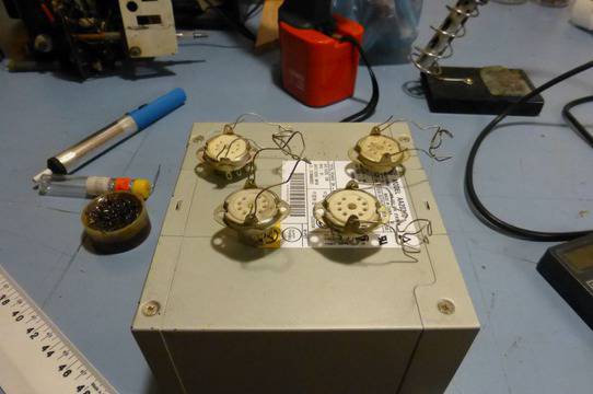 Лампов стерео усилвател с ECL86