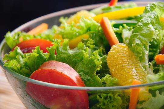 Зелена салата с портокали здравословно