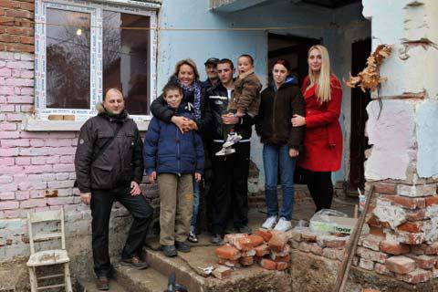 Lepa Brena се включи в акцията “Srce za decu” – Ex-Yu музика: сръбска музика, биографии, дискографии, текстове на песни, новини