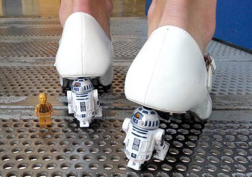 Направи си сам: дамски обувки в стил R2D2
