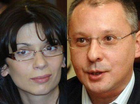 Станишев пропя „Бийтълс”, но мълчи за кражбата на милиони