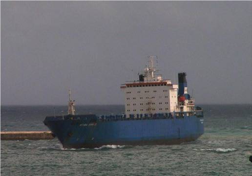 Кораб с български моряци горя край Алжир