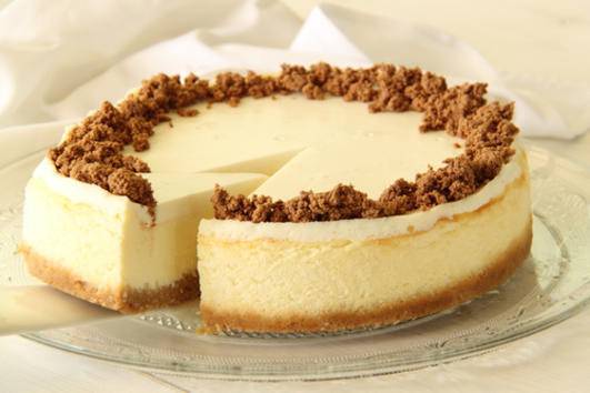 Бисквитена торта със сурови яйца