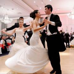 Танц на дебютантите закри Виенския бал в София (видео)