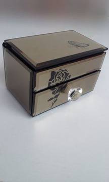 Бижутерийни кутии. Различни видове и размери.