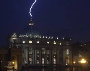 Божието провидение като гръм удари Ватикана! (ВИДЕО)