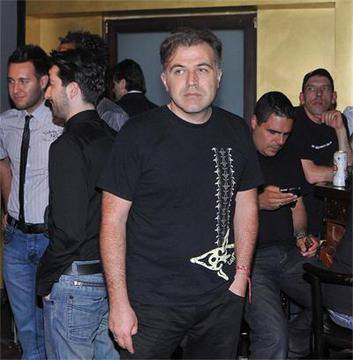 Момчил без Дони се връща на сцената