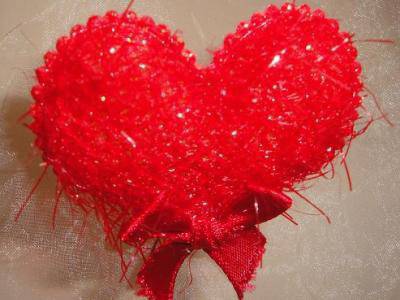 Студенти получават „валентинки“ и презервативи за Деня на влюбените