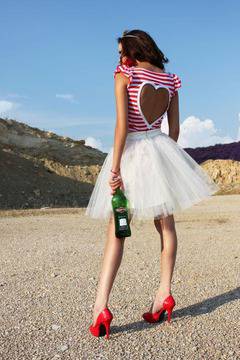 Спечели топ с гол гръб сърце от AVIN