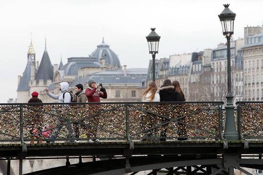 Заключете любовта си с катинар