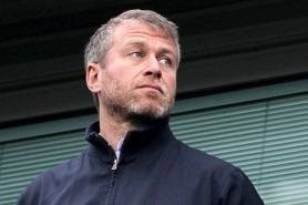 Самолетоносачът на Роман Абрамович акостира в Манхатън