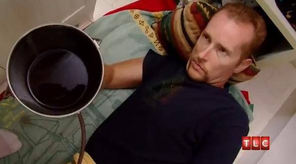 ВИДЕО: Семейство се пристрасти към клизма с кафе