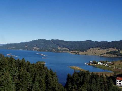 Край язовир Доспат