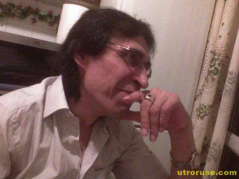 ПОД ТУЙ БЕСИЛО