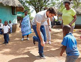 Федерер помага на деца в Южна Африка