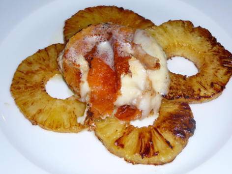 Ананас със запечено козе сирене