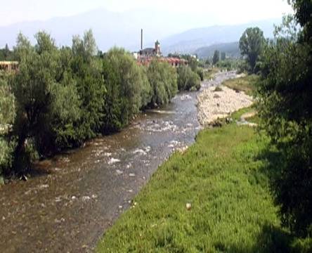 Хванаха отново „Агромах“ да замърсява река Струма