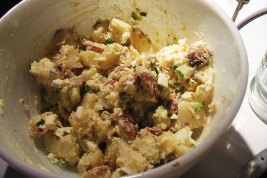 Картофена салата с майонеза и бекон